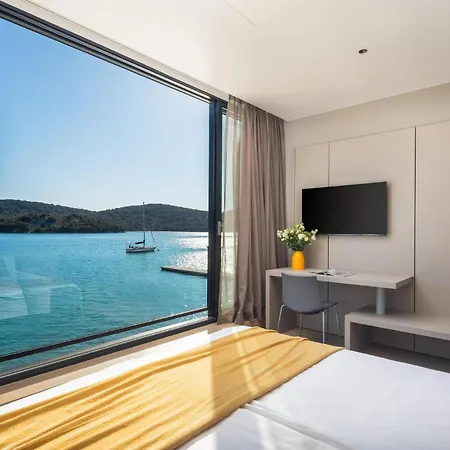 3 Bedroom Cozy In Tisno