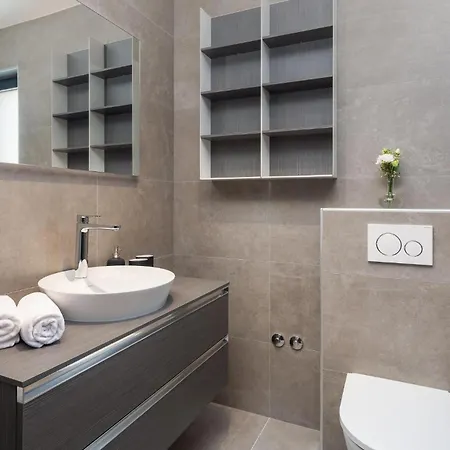 3 Bedroom Cozy In ティスノ