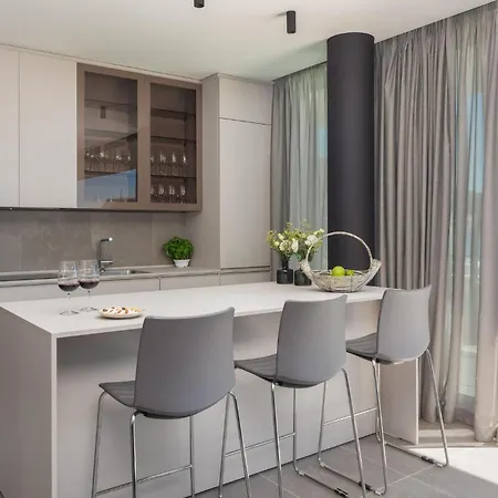 3 Bedroom Cozy In *
