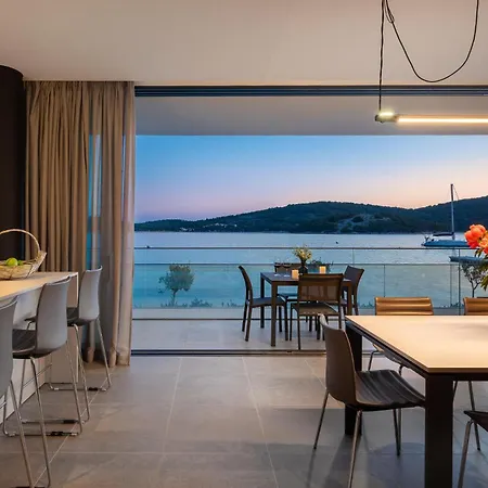 3 Bedroom Cozy In Holiday home Tisno