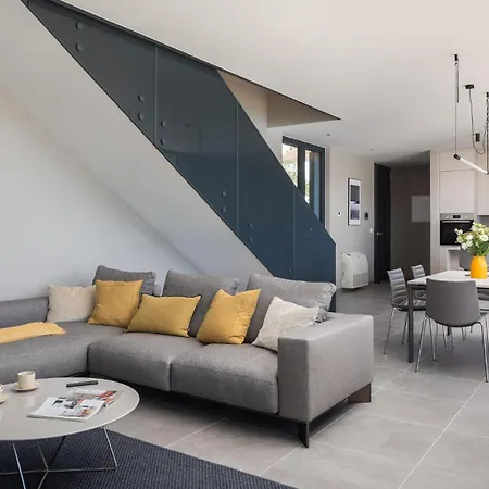 3 Bedroom Cozy In * ティスノ