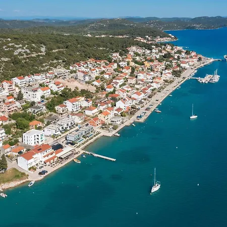 3 Bedroom Cozy In Tisno